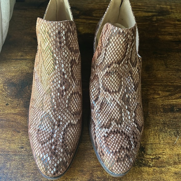 ANDREW GELLER Friona Snakeskin Booties - Picture 3 of 9